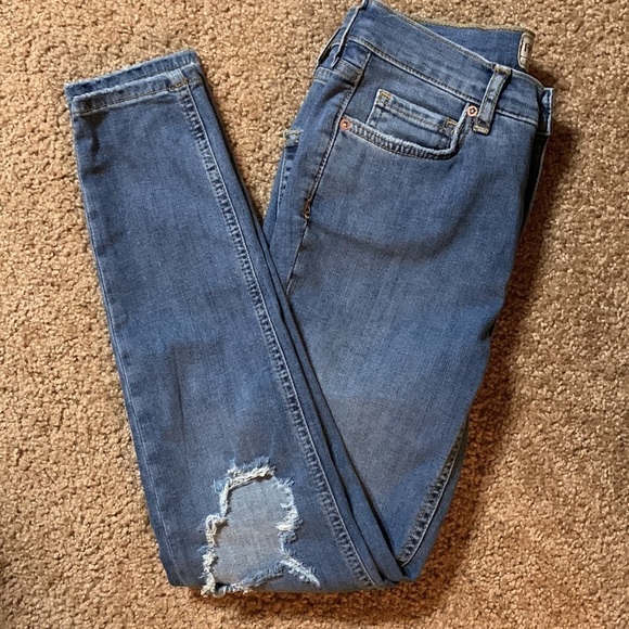 Free People jeans, size 25R, distressed knees. Skinny cut. Good condition. - Picture 2 of 8